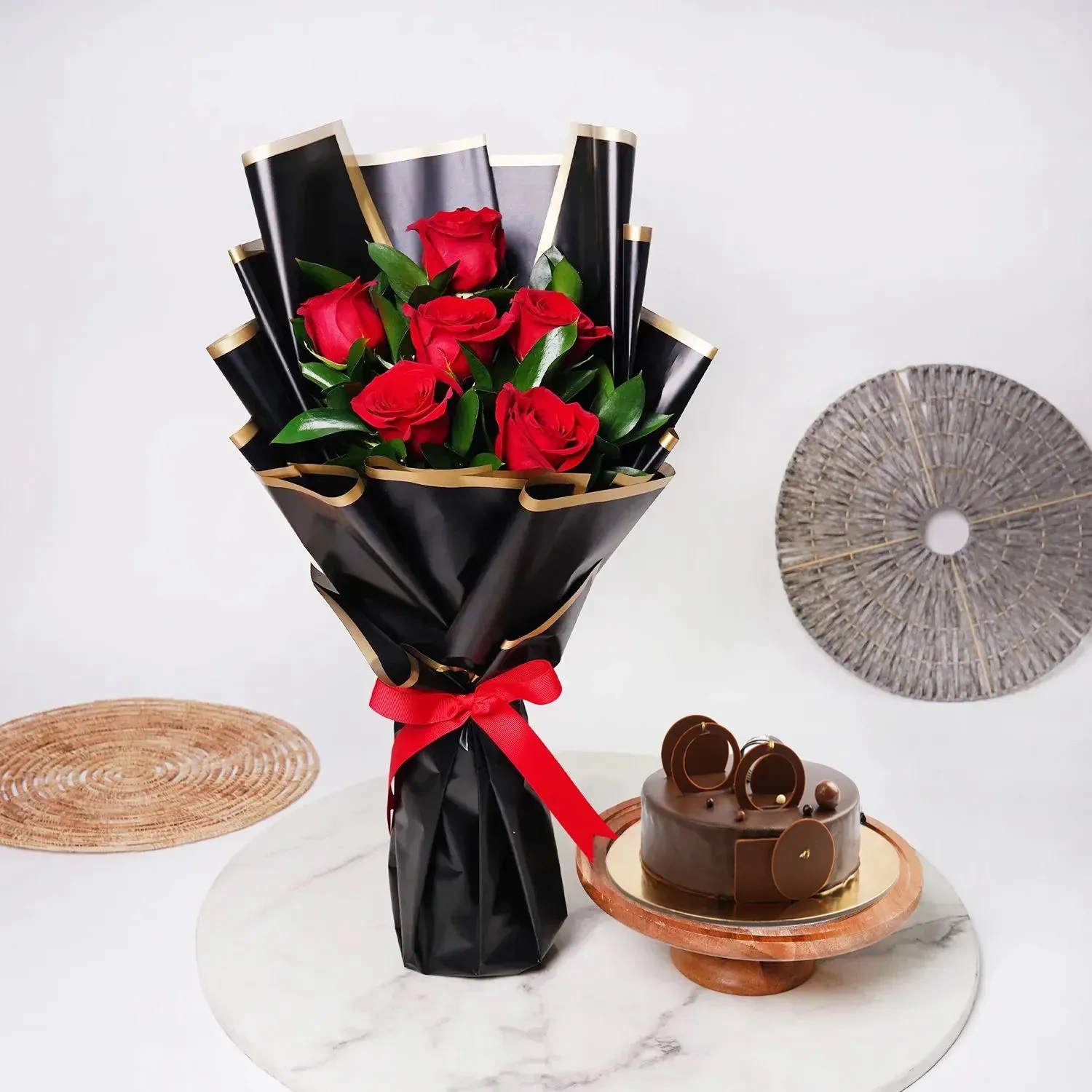 Elegant Rose Bouquet With Chocolate Fudge Cake