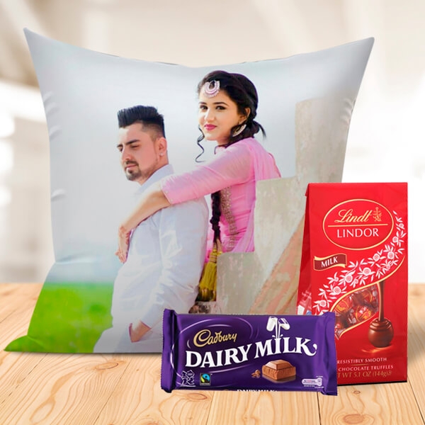 Romantic Personalized Cushion with Chocos