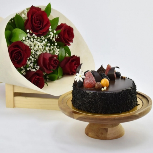 Roses & Fudge Cake