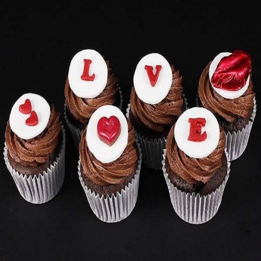 Sealed with a Kiss Cupcakes