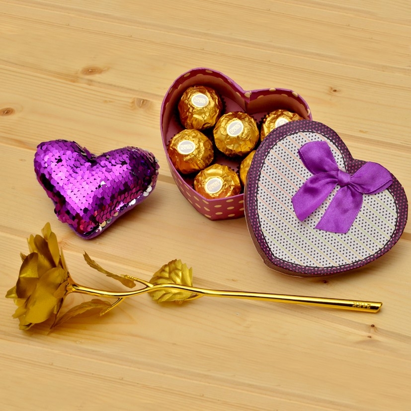 Online delivery of Valentine gifts